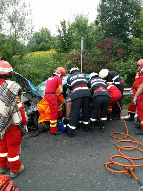 UPDATE FOTO - Accident pe DN1 la Bradu. O persoană grav rănită