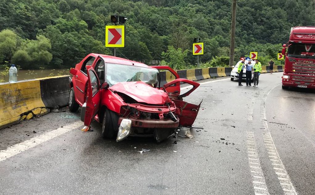 FOTO - Accident mortal pe Valea Oltului. Încă trei persoane sunt rănite