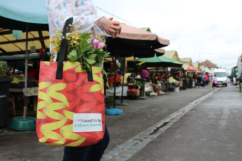 tinerii care transformă obiectele vechi în adevărate ''bijuterii'' - upcycling-ul prinde aripi în sibiu