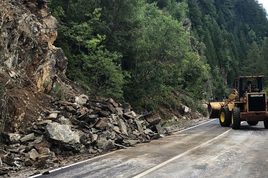 video foto – căderi de pietre pe dn7c - transfăgărășan