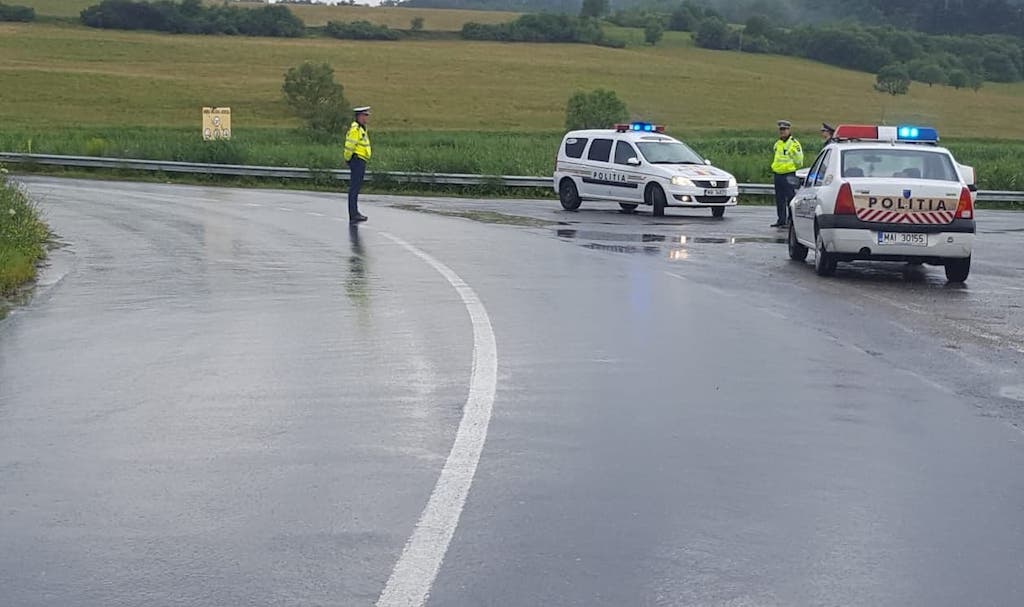 VIDEO FOTO Drum județean inundat la Sibiu. A fost închis temporar