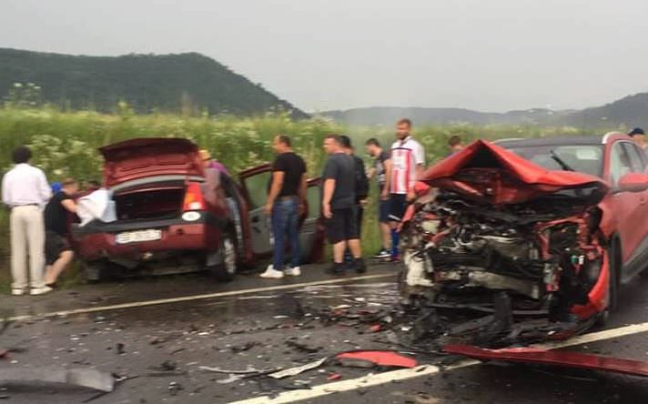 UPDATE FOTO VIDEO: Accident grav din cauza vitezei pe DN 14 - Șapte răniți dintre care trei copii