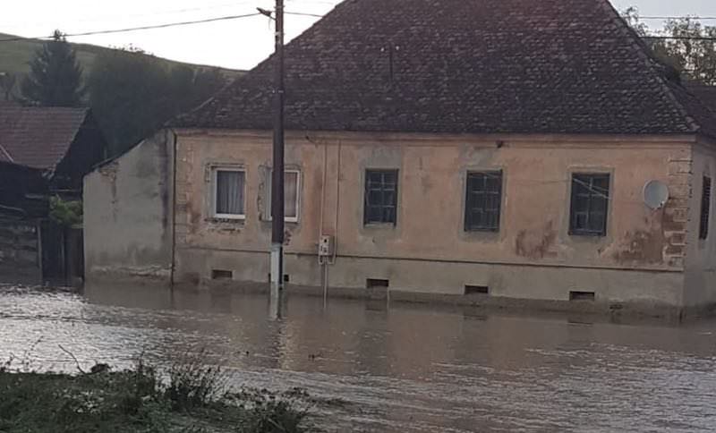 FOTO Inundații în județul Sibiu - Pompierii au intervenit prompt