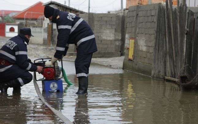 Drumul Județean 106 E închis de autorități din cauza aluviunilor