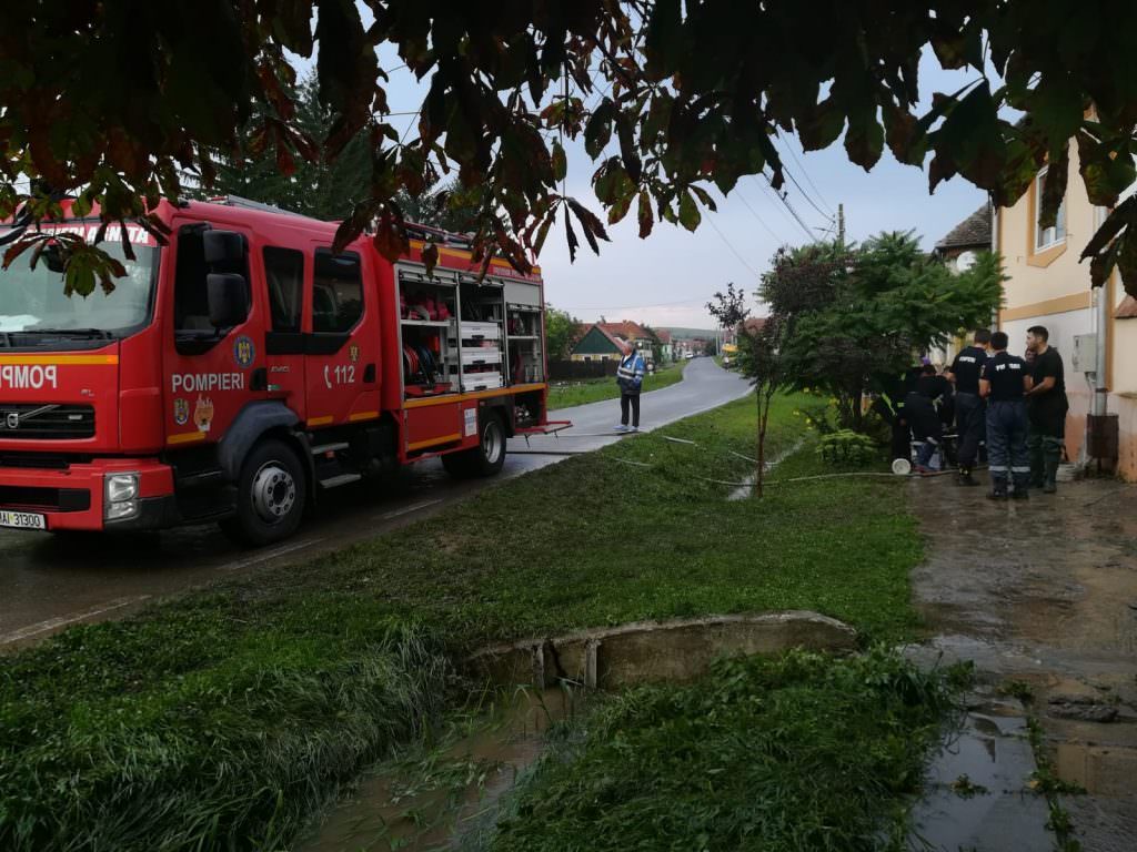 UPDATE FOTO – Inundații în două localități din județul Sibiu