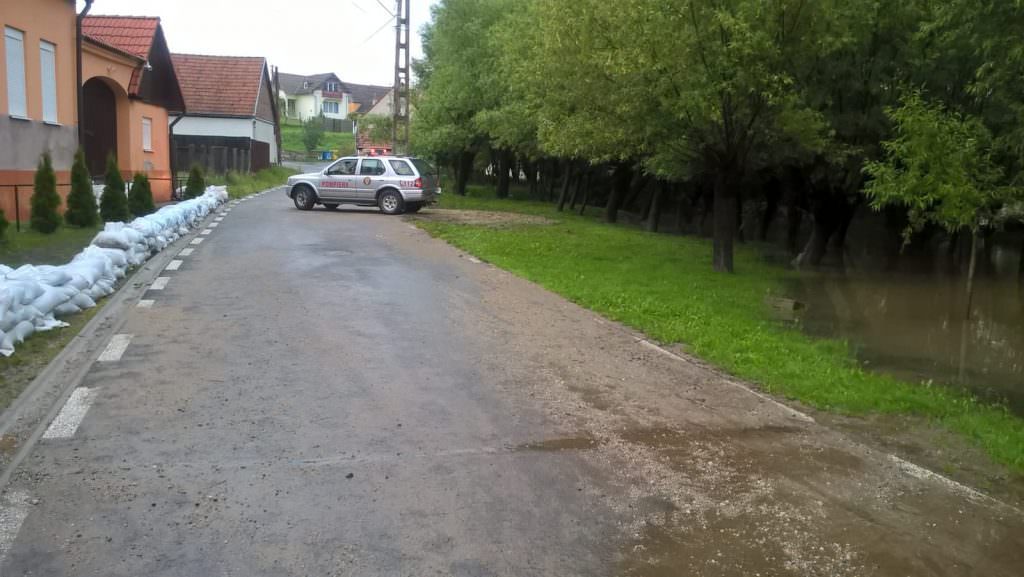 FOTO - Apele încep să se retragă în zonele inundate din Sibiu