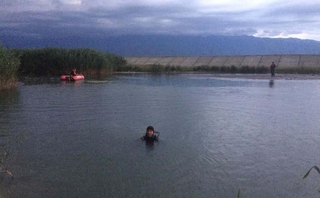 video foto copil înghițit de apele oltului la bradu. a fost găsit fără suflare