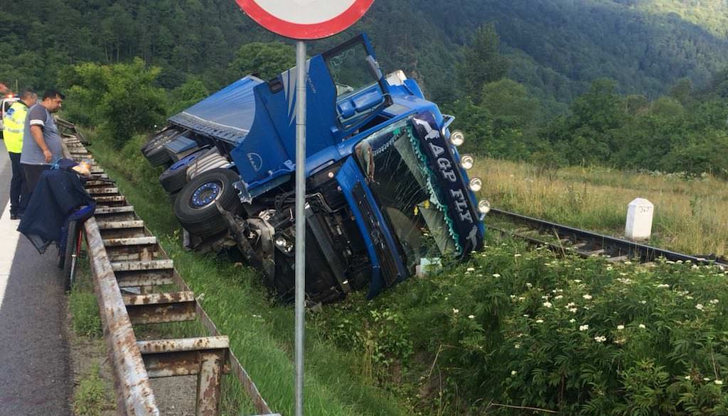 Valea Oltului deblocată după aproape opt ore - Trafic reluat normal