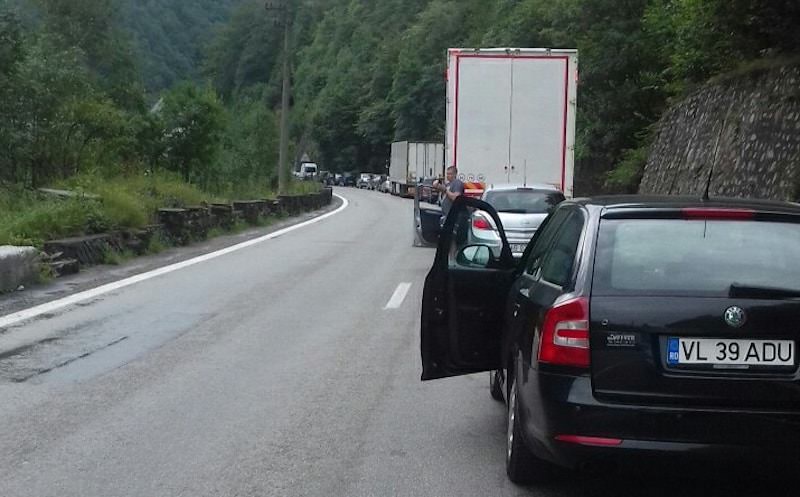 accident pe valea oltului – trafic blocat pe un sens de mers