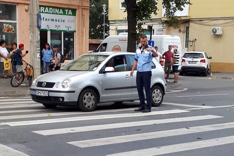 Femeie lovită pe trecerea de pietoni de o șoferiță de 80 de ani