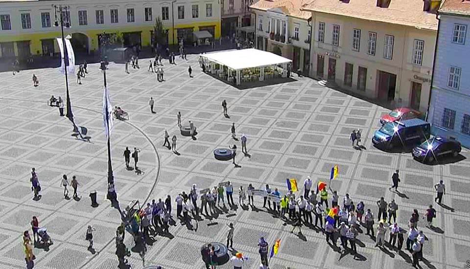 VIDEO FOTO - Angajații Tursib, protest în fața Primăriei Sibiu - ''Vrem salarii și condiții decente de muncă!''