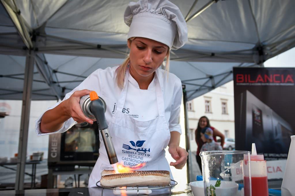 Sibiu Regiune Gastronomică Europeană 2019 are un nou ambasador – tânărul bucătar Andra Andriuc