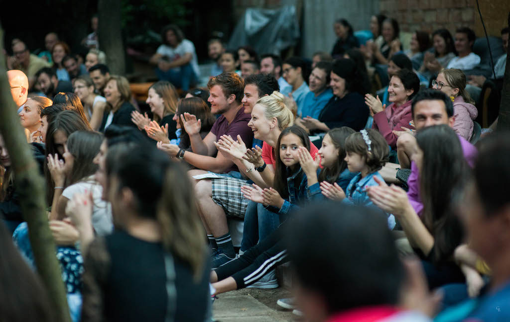 teatrul din cartier continuă cu spectacole în cartierele terezian și ștrand