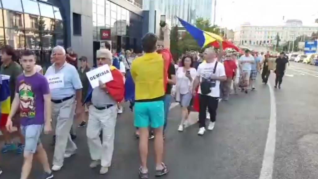 live video protest sâmbătă la sibiu. sunt 5000 de sibieni în stradă