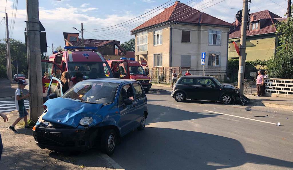 foto accident la intersecția argeșului cu goethe - cel puțin șapte răniți