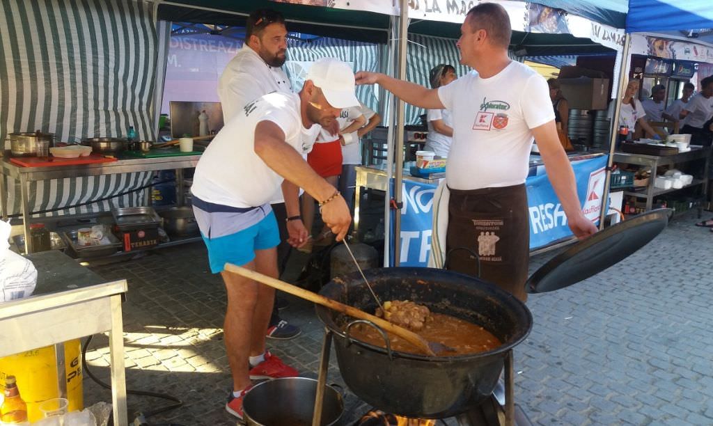 hai la masă - rețete demult uitate și demonstrații culinare în piața mică