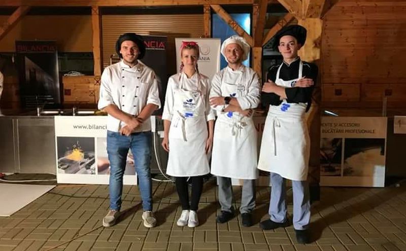 Patru tineri bucătari sibieni se vor întrece în finala Concursului European Young Chef Award din 19 august, în Piața Mare