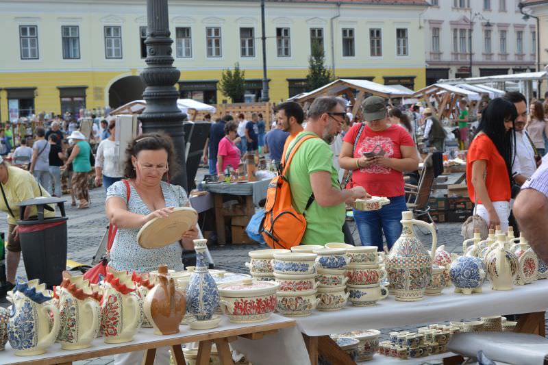 peste 100 de olari din cele mai renumite centre de olărit din țară vin la sibiu