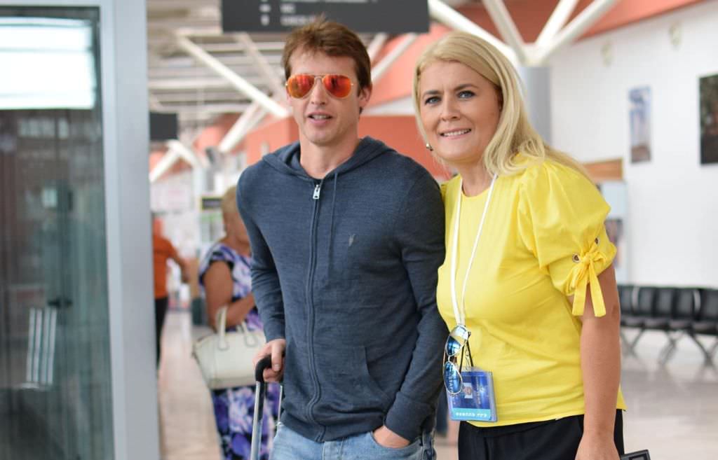 foto – celebrul james blunt a ajuns la sibiu – merge la cerbul de aur