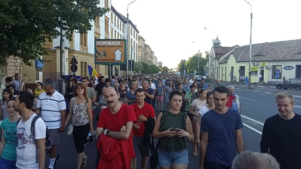 live video protest sâmbătă la sibiu. sunt 5000 de sibieni în stradă