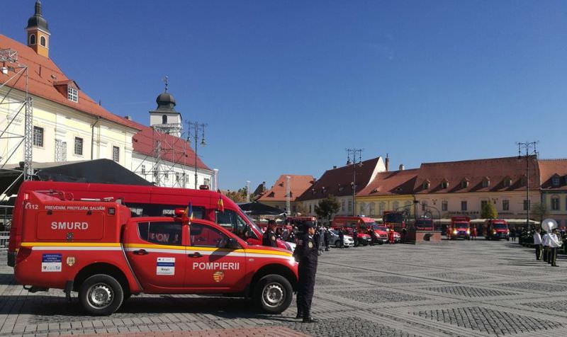 Ziua Pompierilor - ceremonie de înaintări în grad și demonstrații în Piața Mare