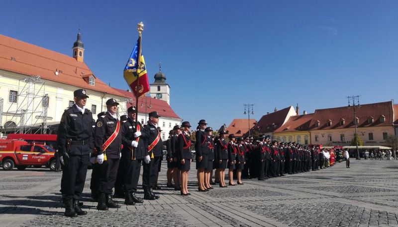 Ziua Pompierilor - ceremonie de înaintări în grad și demonstrații în Piața Mare