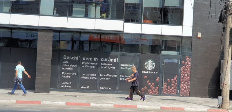 foto starbucks deschide o nouă cafenea în sibiu