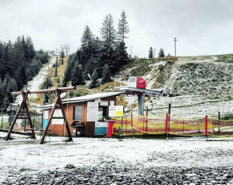 Se apropie sezonul de ski. A nins și la Păltiniș