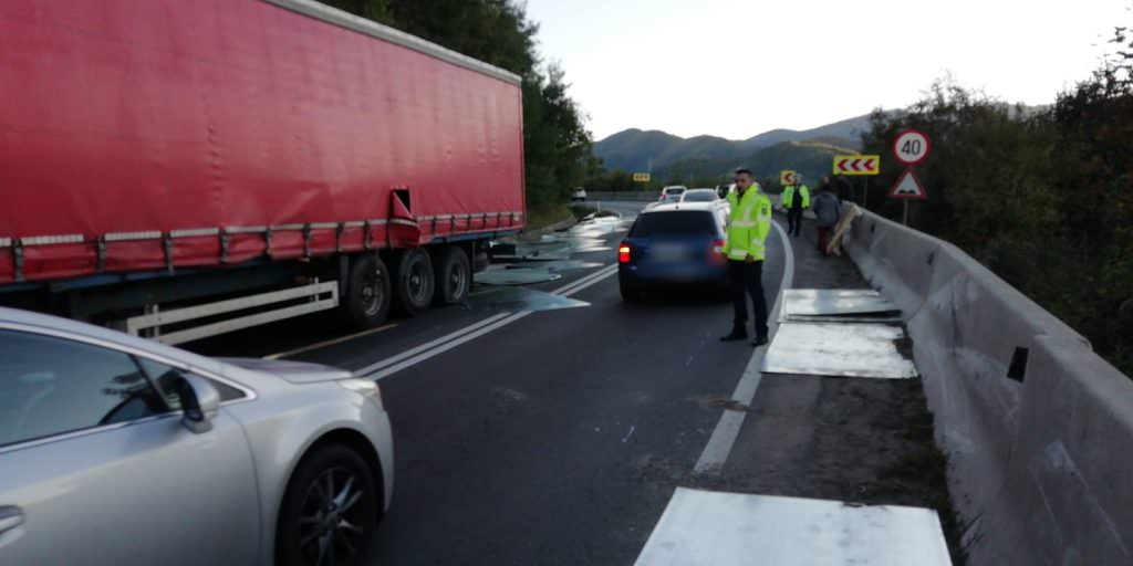 VIDEO FOTO Accident la ieșire din Tălmaciu. Un bărbat rănit