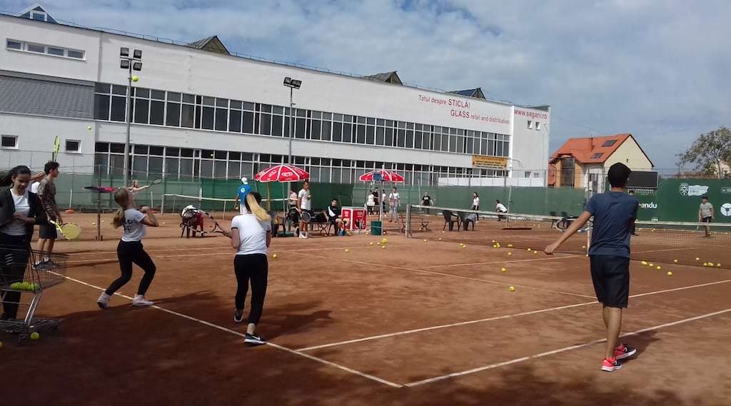 video foto - diriginta carmen iohannis, lăudată de elevii ei. i-a dus la tenis