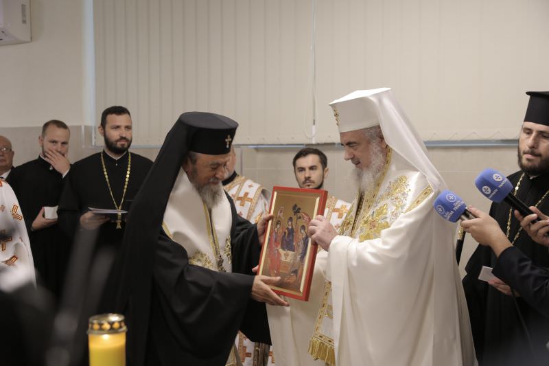 foto – patriarhul româniei a sfințit o cantină pentru copii la sibiu