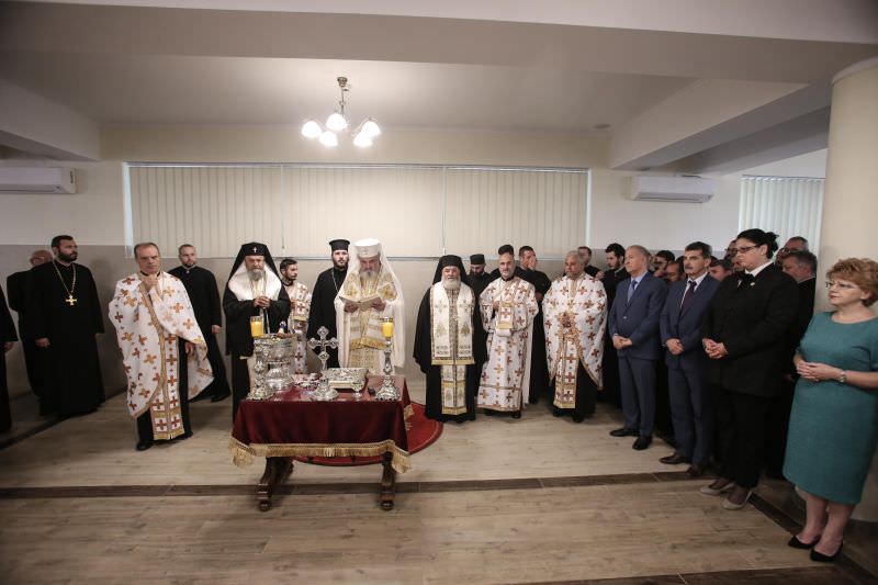 foto – patriarhul româniei a sfințit o cantină pentru copii la sibiu