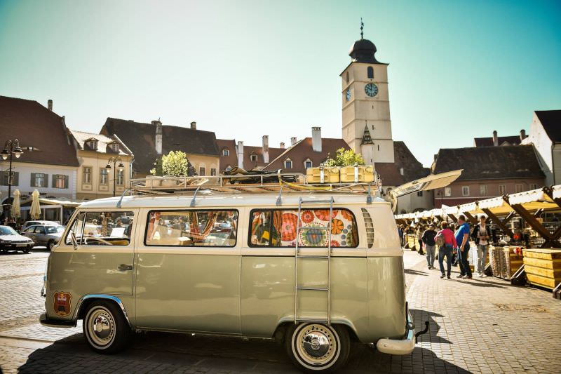 paradă cu mașini retro la sibiu