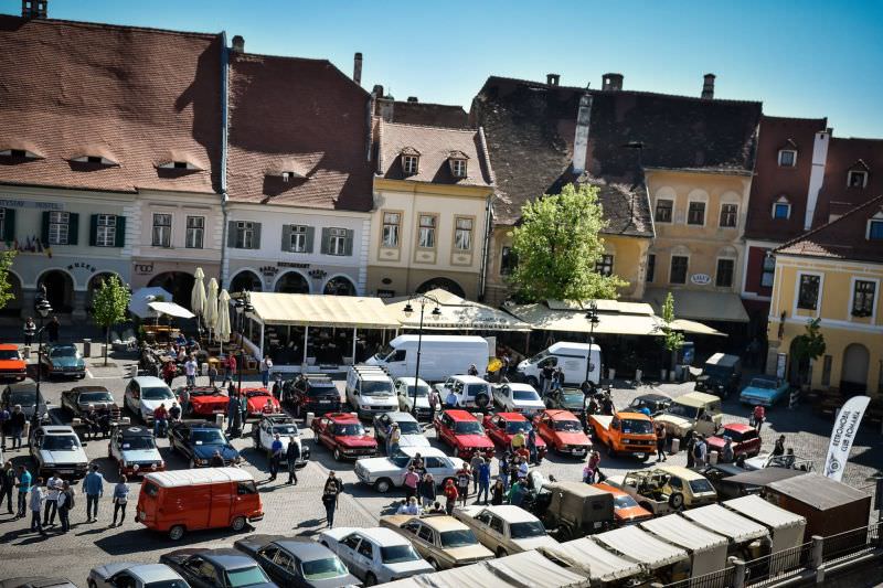 paradă cu mașini retro la sibiu