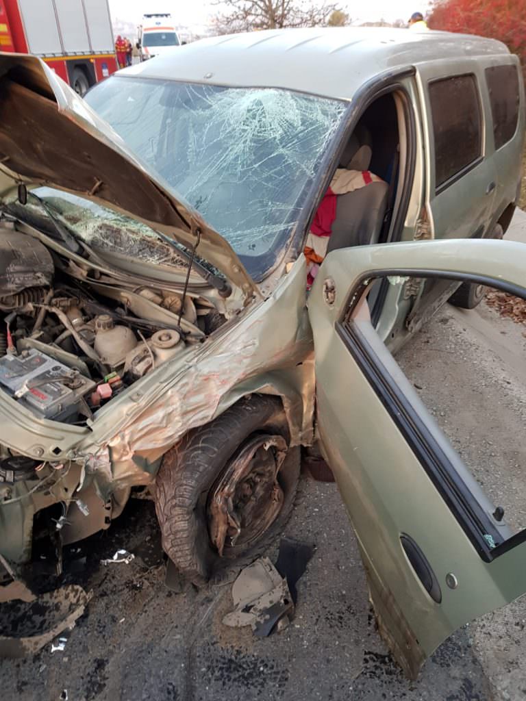 UPDATE FOTO Accident în Dealul Dăii - Trei mașini implicate și trei răniți