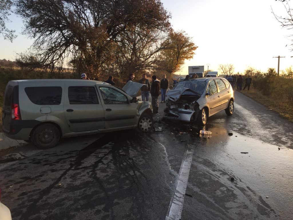 UPDATE FOTO Accident în Dealul Dăii - Trei mașini implicate și trei răniți