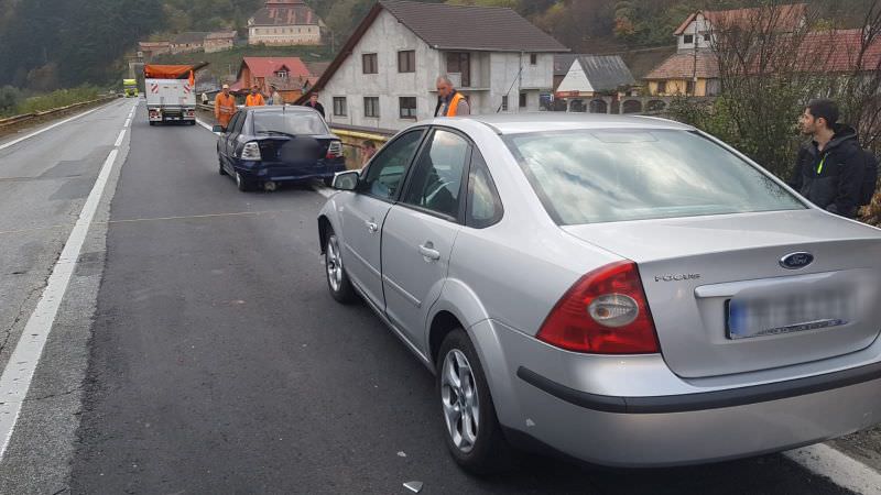 foto accident la intrare pe valea oltului. o tânără rănită