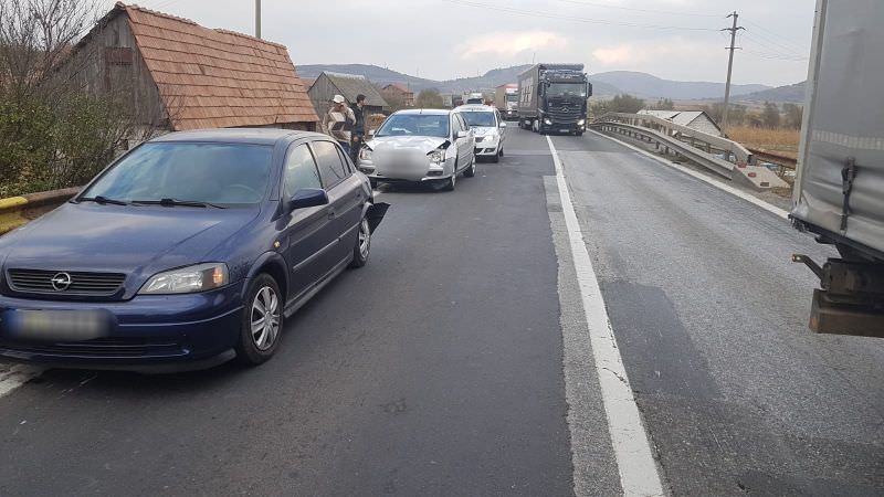 foto accident la intrare pe valea oltului. o tânără rănită