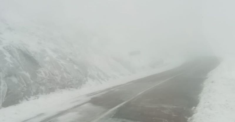 ninge în continuare pe transfăgărășan. restricții de trafic