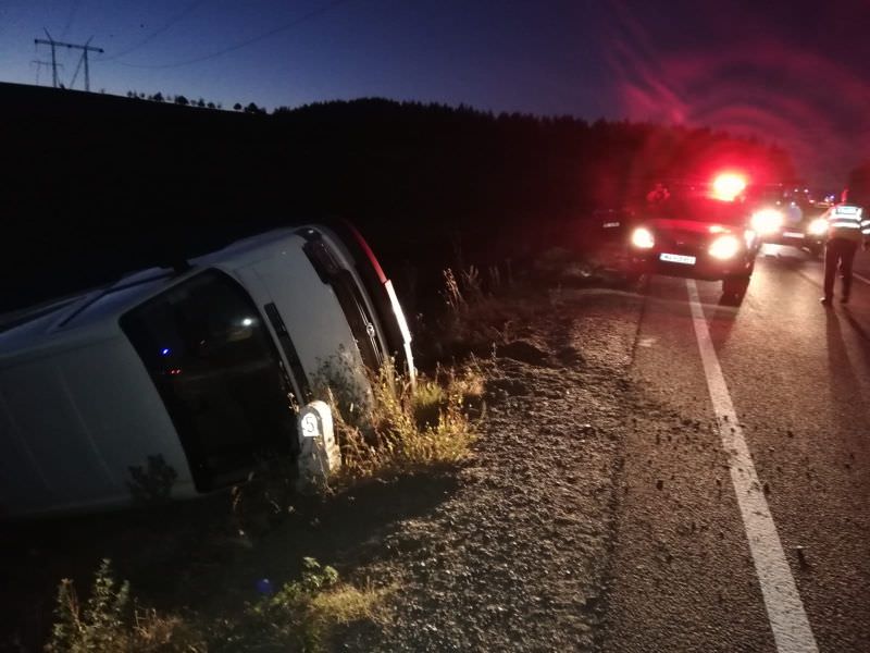 foto accident pe dn14 - nouă persoane rănite la șura mare