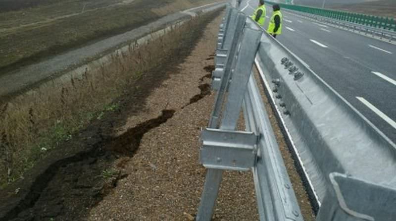 probleme noi la tronsonul de autostradă surpat între sibiu și sebeș. cnair se chinuie să facă o expertiză