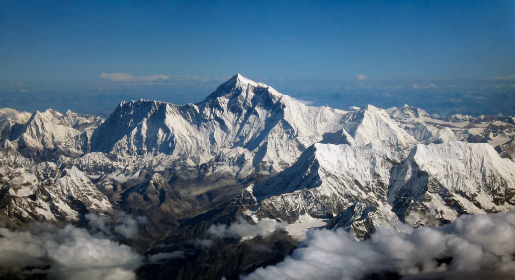 un alpinist nepalez a urcat pe muntele everest de 26 de ori