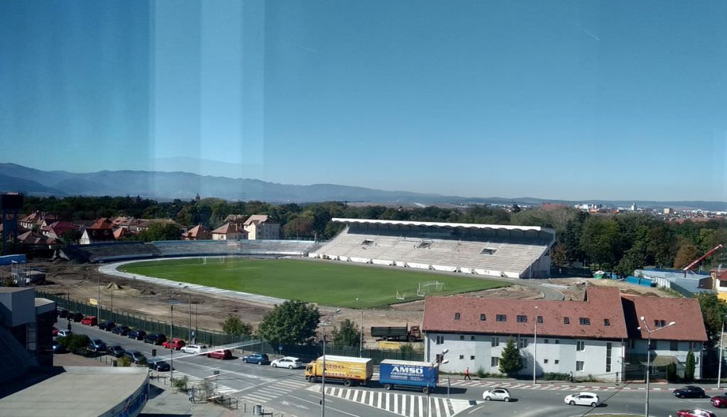 FOTO - Ritmul zilnic al lucrărilor de la stadionul Municipal - Încet și foarte încet sau mai deloc