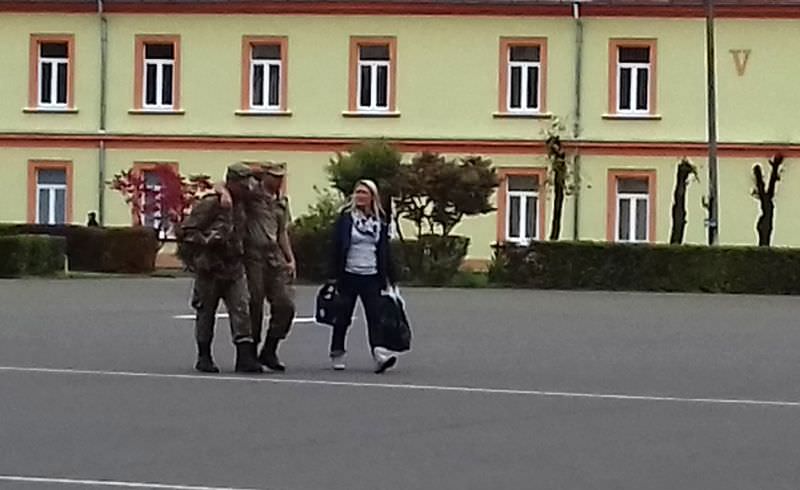 foto doi studenţi au leşinat la academia militară la sibiu în timpul ceremoniei oficiale