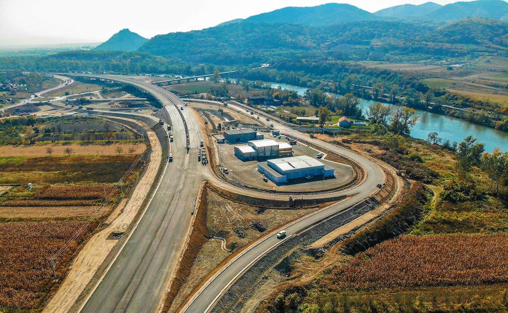 imagini cu autostrada liliecilor, lugoj - deva. anunț despre tronsonul închis între sibiu și deva