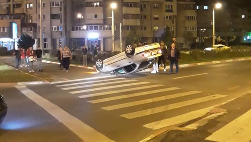 foto - accident spectaculos în giratoriu la spitalul județean sibiu