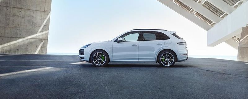 reclama pentru noul porche cayenne, filmată la sibiu. se va vedea în toată lumea