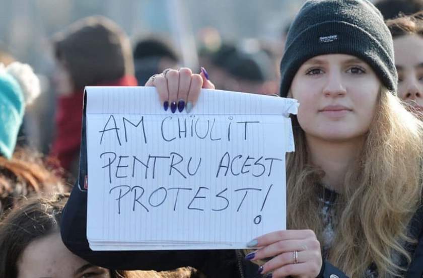 A murit tânăra simbol a protestelor #rezist - Avea doar 18 ani