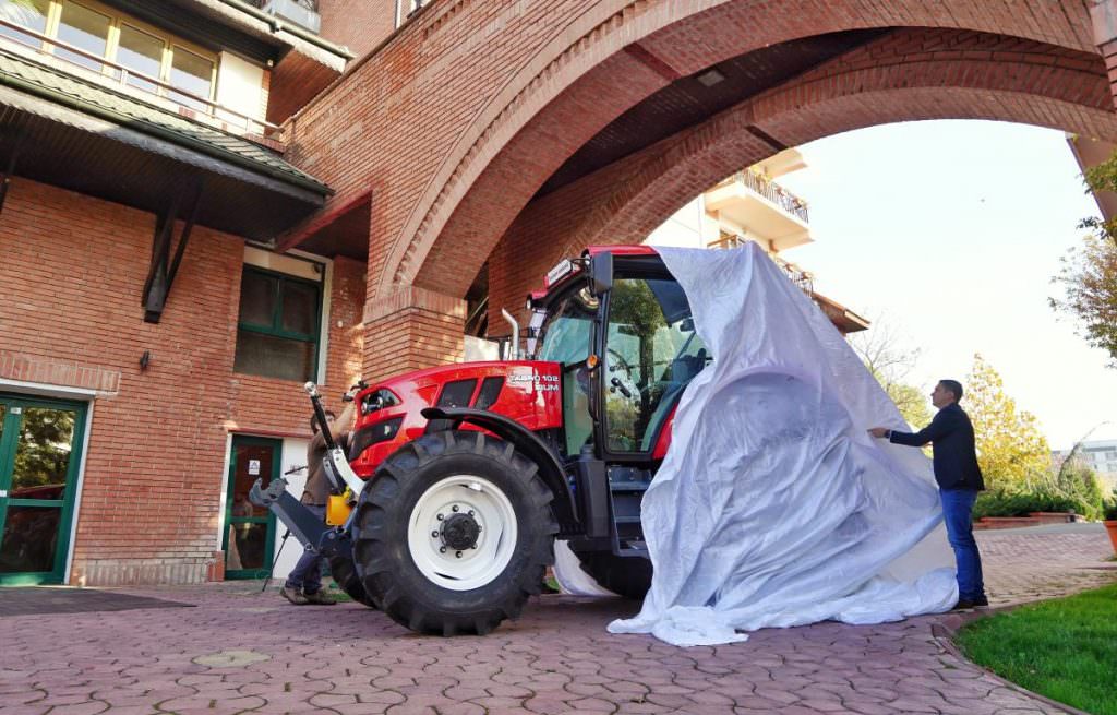 video foto s-a lansat primul tractor sută la sută românesc – este foarte performant