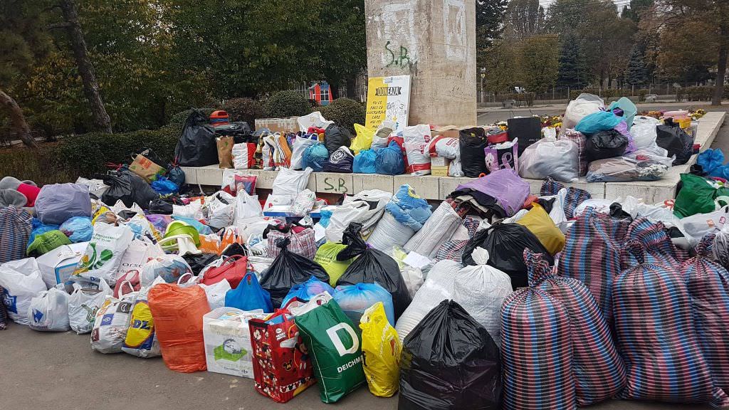 foto zeci de saci cu donații ajung în județul sibiu – darurile vin tocmai de la galați